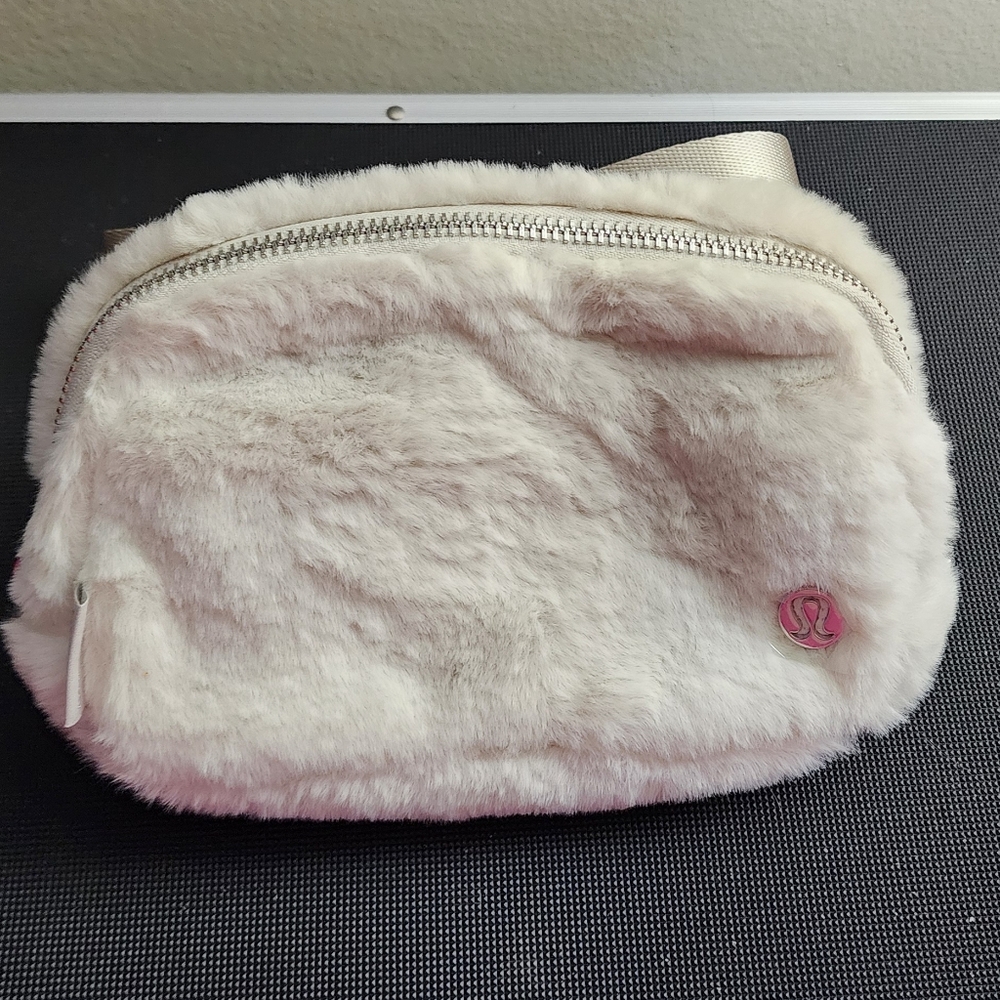 Lululemon Athletica Plush Fleece Belt Bag in Bone and Silver